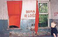 . Doma ir logs.   